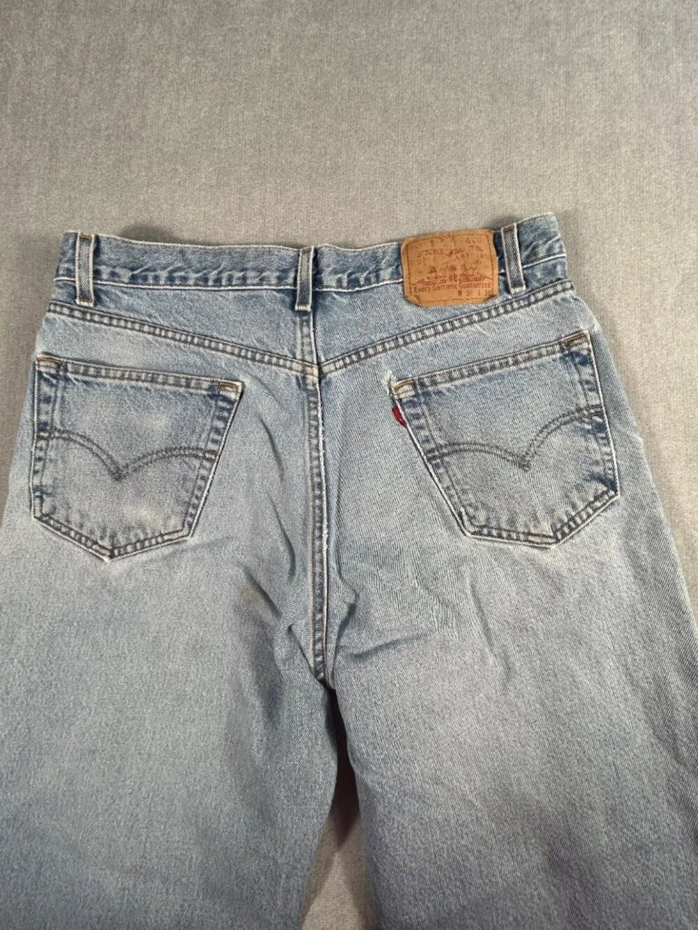 Vintage Y2K Light Wash Levi's Straight Leg Relaxed 36x30 90s Distressed Casual
